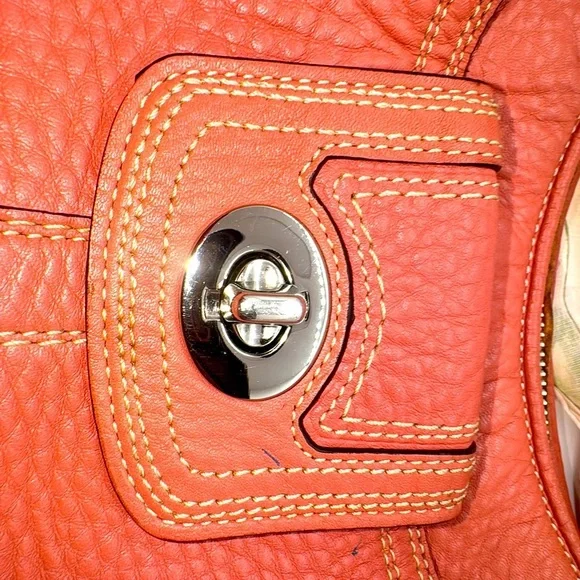 Coach. Hamilton Salmon Pink Coach bag. - Picture 2 of 11